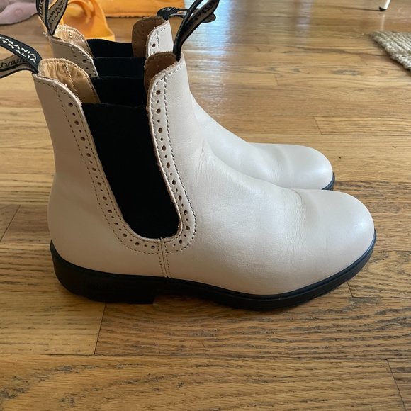 Blundstone Women's Light Tan and Black Ankle Boots - Picture 5 of 12